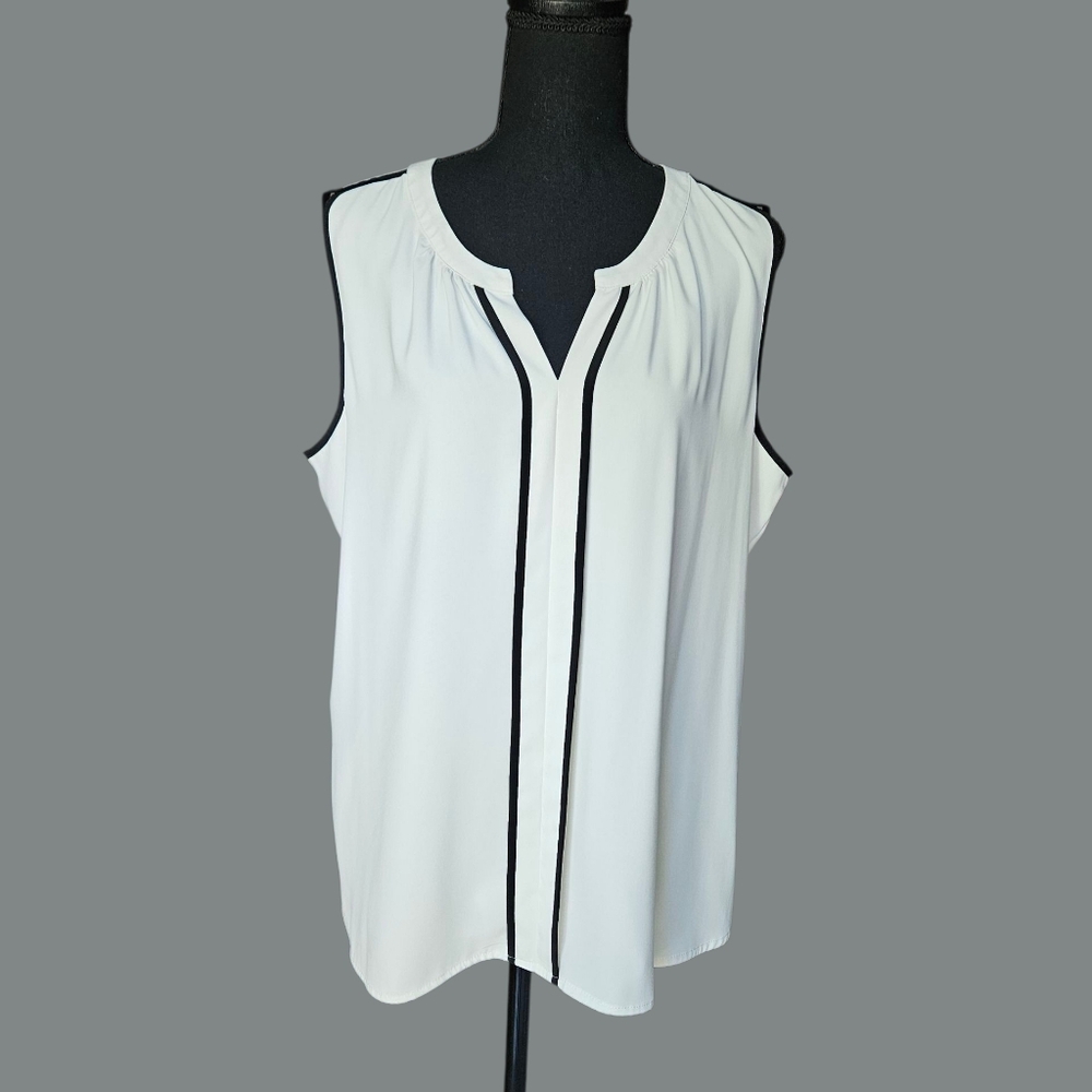 Calvin Klein Women’s Sleeveless Blouse In White And Black, Size  XL
